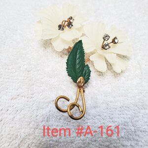 A Brooch with cluster diamonds, item # A-161